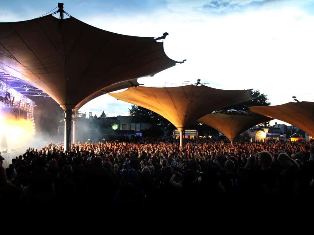 Regelmäßig finden im Kölner Tanzbrunnen Open-Air-Konzerte und Festivals statt.
