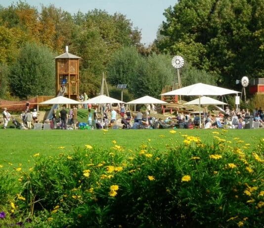 Ein Ausflug in den Brückenkopf-Park in Jülich bringt Spaß und Entspannung für die ganze Familie.