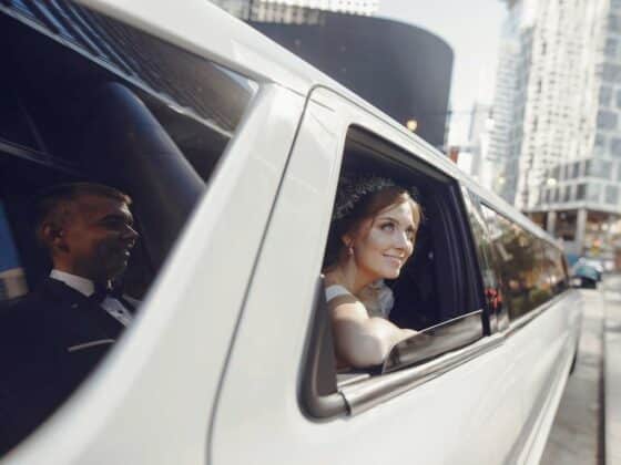 Für viele Brautpaare ein Traum: Mit der Limousine zur Hochzeit
