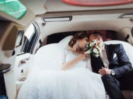 Der Traum vieler Paare: mit einer Stretchlimousine zur Trauung oder zur Hochzeitsfeier in Köln fahren.