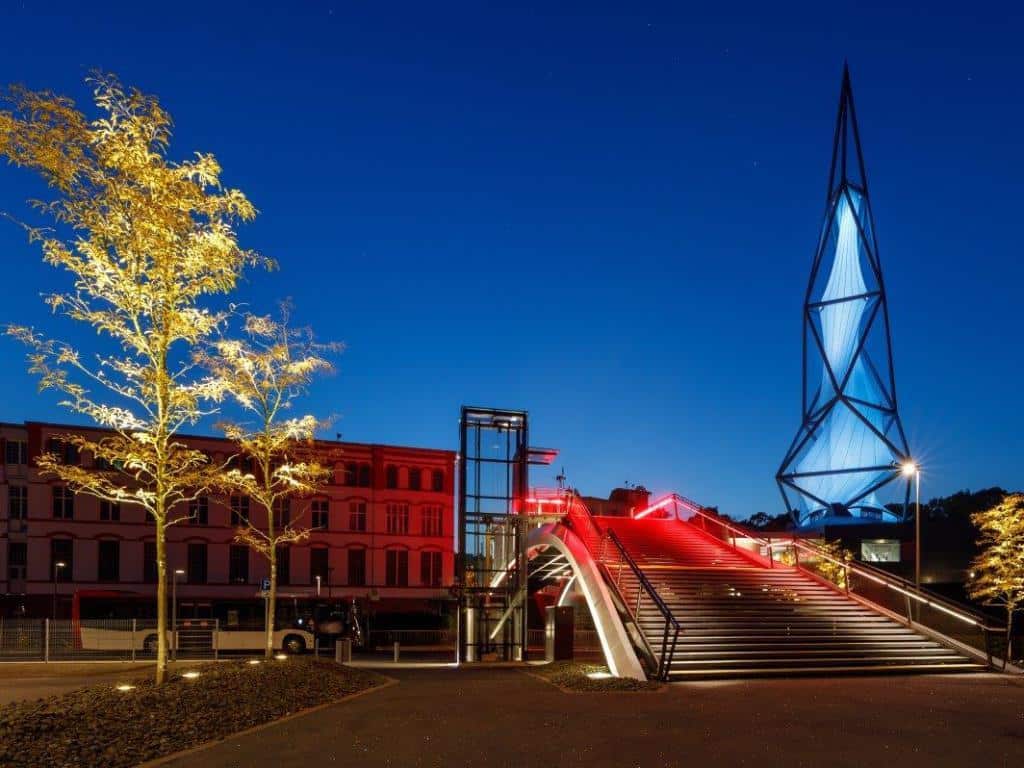 Der Turm präsentiert im Phänorama dank einer 360 Grad-Leinwand ein Livepanoramabild der Stadt.