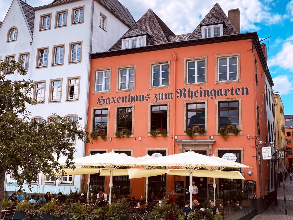 Das Haxenhaus zum Rheingarten in der Altstadt ist unter den Kölner Restaurants längst eine kulinarische Institution.