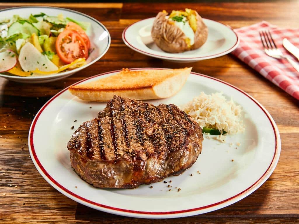 Die Block House Steaks stammen aus dem Meisterbetrieb der hauseigenen Fleischerei.