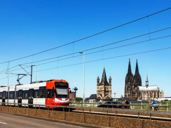 Bei allen Verkehrsunternehmen wird das Deutschlandticket als Abo angeboten und kann monatlich gekündigt werden.