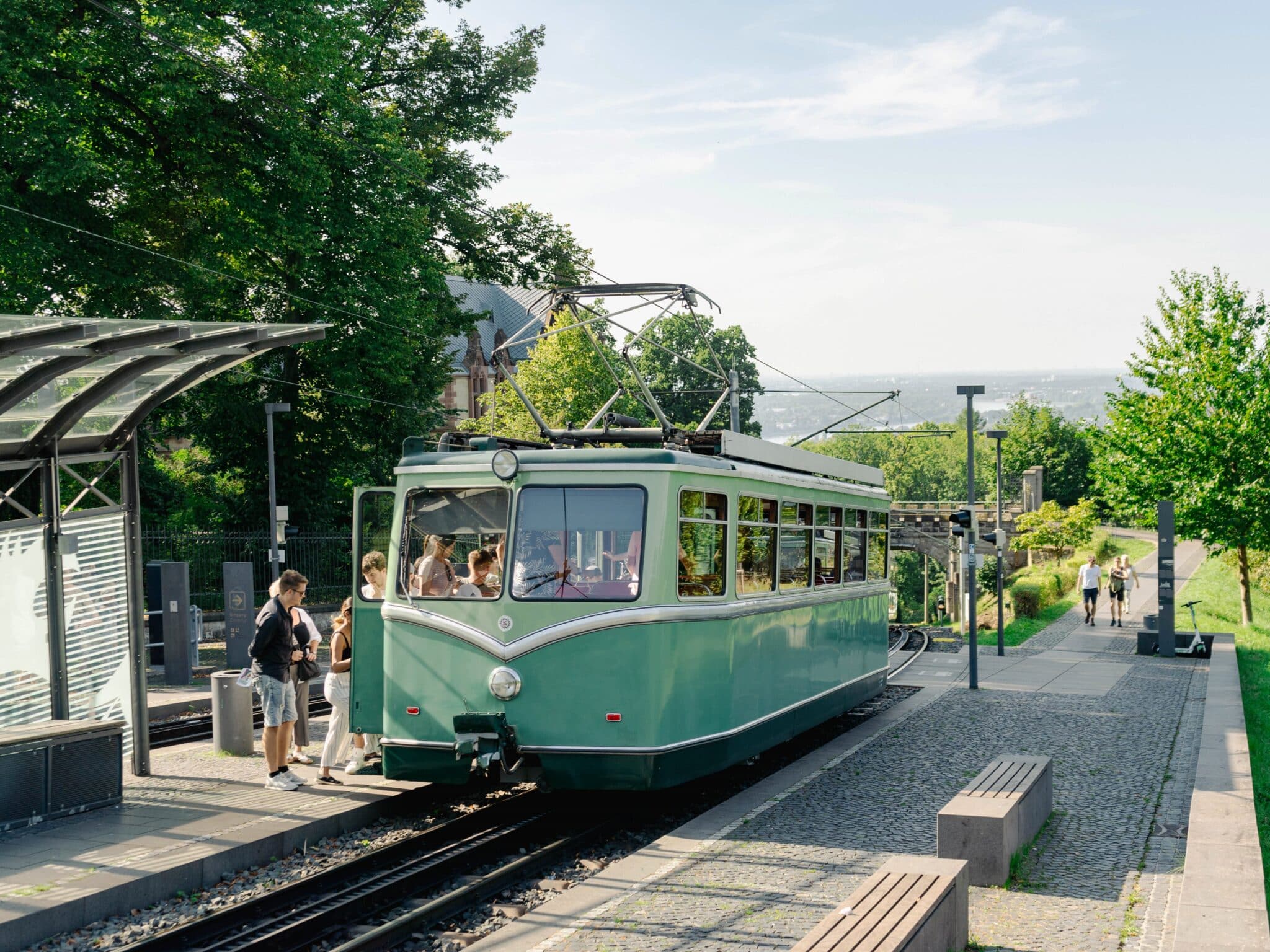 Seit der Eröffnung 1883 hat die Drachenfelsbahn mittlerweile über 40 Millionen Fahrgäste befördert.